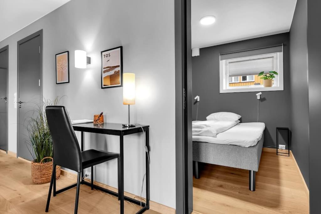 Modern Easy-living In Neighborhood